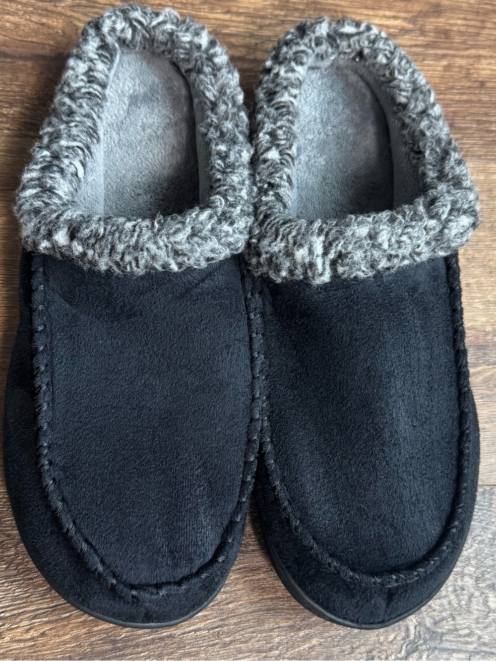 Isotoner Black Faux Suede Sherpa Lined House Slippers 9.5-10.5